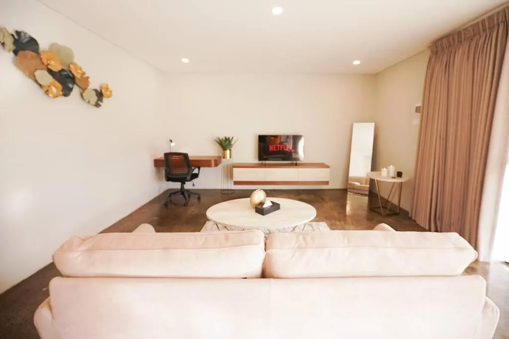 Villa Raaadha 3Br Modern Design Villa Center Of Seminyak 0*, Seminyak (Bali)